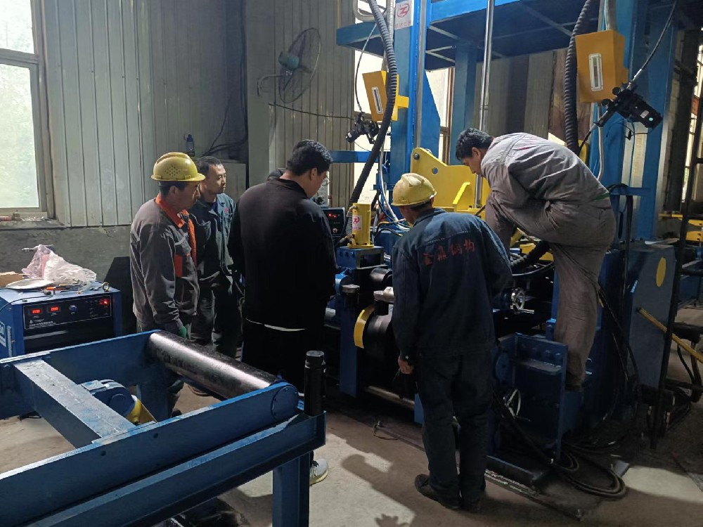 鋼結構**金鼎鋼構-組立龍門矯自動化焊接